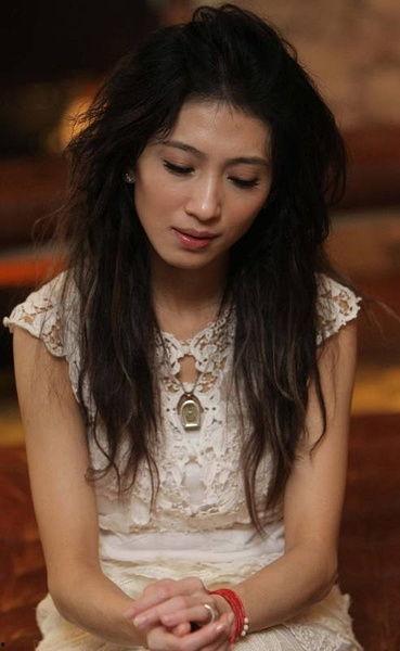 戴佩妮照片,光影交织的音乐精灵